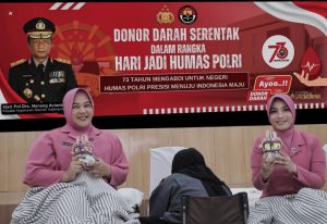 Dalam rangka HUT Humas Polri ke-73, Polres Kutim gelar kegiatan Donor Darah, Selasa (29/10). (aset: katakaltim)