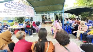 Calon Wali Kota Bontang Basri Rase kampanye di Jalan Zamrud, Berbas Tengah, Kecamatan Bontang Selatan, Senin (7/10/2024) sore. (aset: agu/katakaltim)