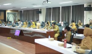 Rapat Koordinasi (rakor) Tim Percepatan Penurunan Stunting (TPPS) Kota Bontang di Aula Kantor Bapperida Bontang, pada Senin (7/10/2024).