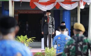 Pjs Wali Kota Bontang Munawwar saat menjadi Inspektur Upacara dalam rangka memperingati Hari Kesaktian Pancasila di Halaman DPM-PTSP Kota Bontang, Selasa (1/10/2024).