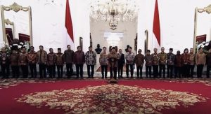 Presiden Prabowo Subianto resmi mengumumkan nama-nama menteri untuk bergabung dalam pemerintahannya, di Istana Kepresidenan Jakarta, Minggu (20/10) malam. (aset: Sekretariat Presiden)