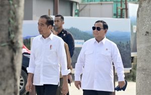 Jokowi bersama Prabowo (aset:hilman/katakaltim)