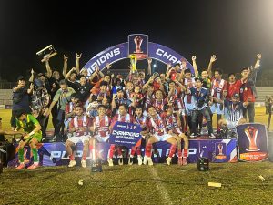 Tim Sepak Bola Kelurahan Loktuan sukses keluar menjadi juara setelah mengalahkan Kelurahan Tanjung Laut pada pertandingan final Pupuk Kaltim Cup 2024 (aset: sandi/katakaltim)