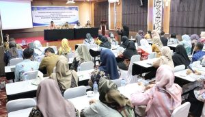 DPPKB Kutim gelar pelatihan Promosi dan komunikasi, informasi, dan edukasi (KIE) program bangga kencana dalam upaya penurunan stunting melalui media cetak dan elektronik serta media luar ruangan. (aset: ain/katakaltim.com)