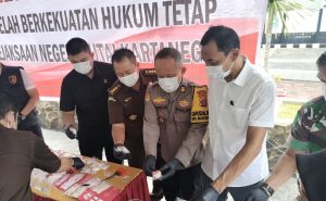 Pemusnahan barang bukti berupa narkotika dan senjata api di Kejaksaan Negeri Kabupaten Kutai Kartanegara (aset: hilman/katakaltim)