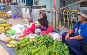 Pedagang di Pasar Sangatta Lama mewanti-wanti harga cabai tembus Rp100 Ribu mulai bulan Desember (aset: caca/katakaltim)