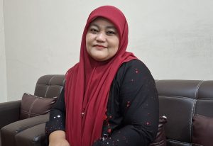 Ketua KPU Kutai Timur, Siti Akhlis Muaffin (aset: caca/katakaltim)