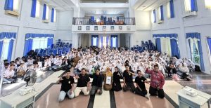 Lentera Muda Nusantara kembali menggelar acara "Edukasi Melek Demokrasi" bagi siswa-siswi kelas XII SMAN 1 Bontang, Senin (18/11/2024) di Gedung Aula SMAN 1 Bontang, Jalan D.I Pandjaitan, Kecamatan Bontang Utara. (aset: Lentera Muda Nusantara/ agu/katakaltim.com)