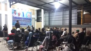 Barisan Pemuda Bontang Selatan deklarasi dukung paslon Basri Rase dan Chusnul Dhihin, Sabtu (16/11/2024). Berlangsung di Posko Barisan Pemuda di Kelurahan Tanjung Laut Indah RT 31, Kecamatan Bontang Selatan. (aset: yub/katakaltim.com)