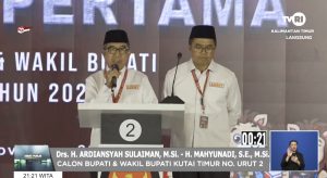 Paslon kepala daerah Kutim nomor urut 2 Ardiansyah Sulaiman dan Mahyunadi (aset: ss/TVRI Kaltim)