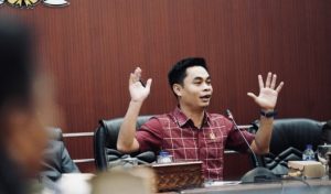 Anggota Dewan Perwakilan Rakyat Daerah (DPRD) Kota Bontang Winardi dalam rapat paripurna di Kantor DPRD Bontang, Bontang Lestari (aset: pribadi)