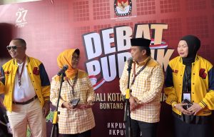 Paslon kepala daerah Kota Bontang Neni Moerniaeni dan Agus Haris dalam konferensi pers (aset: agu/katakaltim)