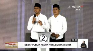 Paslon kepala daerah Kota Bontang Sutomo Jabir dan Nasrullah saat menjawab kebijakan apa akan dikeluarkannya ihwal penyandang disabilitas. (aset: tangkapan layar/youtube KPU Bontang)