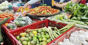 Aktivitas perdagangan di Pasar Tanjung Limau, Kecamatan Bontang Utara, Kota Bontang. (aset: agu/katakaltim.com)