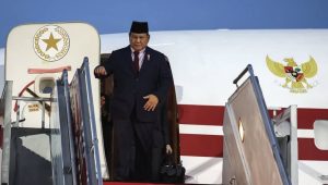 Presiden Prabowo Subianto saat tiba di Indonesia usai lawatan ke luar negeri. (aset: @prabowo)