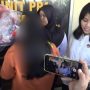 Unit Perlindungan Perempuan dan Anak (PPA) berhasil mengungkap dugaan kasus pembunuhan yang dilakukan seorang ibu muda berinisial KH (21). Senin (4/11/2024). (aset: hilman/katakaltim)