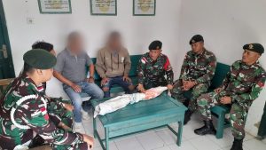 Satuan Tugas Pengamanan Perbatasan (Satgas Pamtas) RI-Malaysia Yonarmed 11 Kostrad menerima penyerahan senjata api rakitan jenis penabur, Rabu (13/11/2024). (aset: hilman/katakaltim)