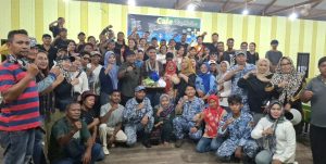 Ikatan Keluarga Besar Pemuda NTT Bontang setelah melakukan aksi galang dana untuk korban bencana letusan gunung Lewotobi Laki-laki di NTT. (aset: yub/katakaltim.com)