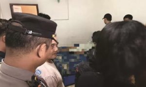 Penemuan mayat di Hotel Rindang Banua Kelurahan Tanah Grogot, Sabtu (23/11). (aset: radar)