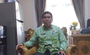 Camat Bontang Utara, Muhammad Nur, saat ditemui di ruangannya. (aset: sandi/katakaltim.com)