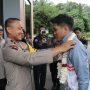 Bripda Gabriel Simorangkir personel Polres Kutim disambut hangat di Mapolda Kaltim usai kepulangannya mengikuti ajang Asian Police Open Taekwondo Championship 2024. (Dok: hilman/katakaltim.com)