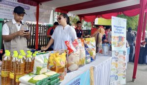 Pasar murah di Halaman Parkir Pasar Inpres Kebun Sayur, Balikpapan Barat, Kota Balikpapan yang digelar oleh Pemkot Balikpapan bersama Tim Pengendali Inflasi Daerah (TPID) pada Selasa (10/12/2024). (dok: hlm/katakaltim.com)