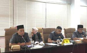 Sumardi dalam Rapat Komisi C DPRD Kota Bontang bersama beberapa organisasi perangkat daerah (OPD) mitra kerja pada Senin, 21 Oktober 2024. (Dok: agu/katakaltim.com)