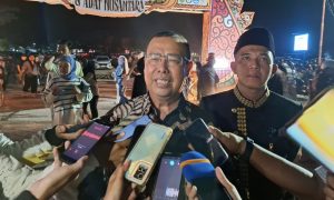 Asisten I Bidang Pemerintahan dan Kesejahteraan Rakyat Kutim, Poniso Suryo Renggono saat ditemui awak media. (aset: caca/katakaltim.com)