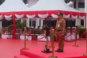 Upacara peringatan Hari Bela Negara di Kota Balikpapan yang diinspekturi oleh Sekda Balikpapan Muhaimin, Kamis (19/12). (Dok.hilman/katakaltim)