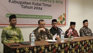 Asisten Pemerintahan dan Kesejahteraan Rakyat Sekretaris Kabupaten (Seskab) Kutim, Poniso Suryo Renggono saat hadiri pelatihan Sistem Elektronik Musabaqoh Tilawatil Quran (E-MTQ) bagi operator dari 18 kecamatan serta pengurus LPTQ Kutim. (aset: hasyim/prokutim)