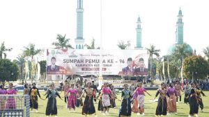 Pemkab Kutim peringati Hari Sumpah Pemuda ke-96 di lapangan Kantor Bupati Kutim, Senin (28/10/2024). Mengusung tema “Semangat Persatuan dan Kesatuan Bangsa”. (aset: ainun/katakaltim.com)