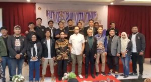 Penjabat Sementara (Pjs) Bupati Kutim, Agus Hari Kesuma (AHK) dalam Perayaan HUT ke-7 Persatuan Wartawan Indonesia (PWI) Cabang Kutim yang digelar di Sangatta Utara, tepatnya di Aula Hotel Mesfa Mulia, Kamis (24/10/2024). (aset: ainun/katakaltim.com)