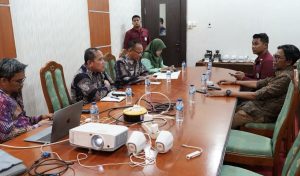 Penjabat Sementara (Pjs) Bupati Kutai Timur (Kutim) HM Agus Hari Kesuma, menyambangi Pemerintah Kota (Pemkot) Bontang. Kegiatan itu Berlangsung di Hotel Bintang Sintuk, Kota Bontang, Kamis (31/10/2024). (galang/katakaltim.com)