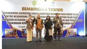 Pemkab Kutim menggelar bimbingan teknis (bimtek) peningkatan kapasitas bagi para pelaku usaha dan masyarakat di Hotel Jatra, Balikpapan, Sabtu (26/10/2024). (aset: prokutim)