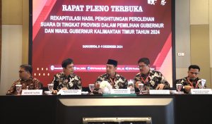 KPU Kaltim menggelar Rapat Pleno Terbuka Rekapitulasi Hasil Penghitungan Perolehan Suara Tingkat Provinsi Kaltim, dalam pemilihan Gubernur dan Wakil Gubernur tahun 2024 yang digelar di Hotel Harris Samarinda, 8-9 Desember 2024. (aset: ji/katakaltim.com)