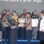 Bupati Barau Bupati Berau, Sri Juniarsih Mas menerima penghargaan STBM Award 2024 oleh Menkes RI di Jakarta pada Selasa 10 Desember 2024. (Dok: Prokopim Berau)