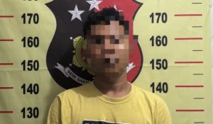 Tersangka pelaku penggelapan uang hasil penjualan sparepart bengkel di Desa Perdana, Kecamatan Kembang Janggut, Kabupaten Kutai Kartanegara. (Dok: agu/katakaltim.com)