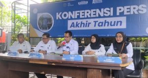 Kepala BNNK Balikpapan, Kombes Pol Bonifasio Rio Rahadianto saat memimpin rilis akhir tahun BNNK Balikpapan, Senin 23 Desember 2024. (Dok: hilman/katakaltim.com)