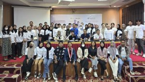 Foto setelah dialog dan Seminar Transformasi Mahasiswa di Kabupaten Kutai Timur gelaran Dispora Kutim dan Kutim Muda Inovatif di Hotel Victoria pada 25 Desember 2024. (Dok: caca/ katakaltim)