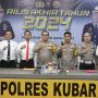 Polres Kubar menggelar Konferensi Pers Akhir Tahun 2024 pada Selasa, 31 Desember 2024, di Mako Polres Kubar. (Dok: hadi/katakaltim.com)