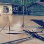 Banjir melanda Desa Muara Toyu, Kecamatan Long Kali, Kabupaten Paser, Jumat (2911/2024) lalu. Warga bilang samoai saat ini belum ada bantuan. (aset: agu/katakaltim.com)