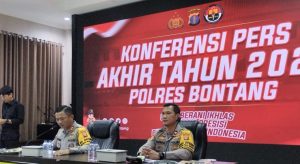 Polres Bontang menggelar konferensi pers akhir tahun 2024 terkait hasil operasi selama tahun ini, Selasa 31 Desember 2024. (Dok: yub/katakaltim.com)