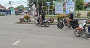 Terpantau warna garis zebracross area traiffic light (Lampu lalulitas), di jalan Haji Isa I, Tanjung Redeb, Kabupaten Berau, Selasa 21 Januari 2025, siang, semakin pudar. (Dok: Asrin/katakaltim)