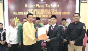 KPU Kota Bontang menggelar Rapat Pleno Terbuka penetapan paslon Wali Kota dan Wakil Wali Kota Bontang terpilih, Kamis 9 Januari 2025. (Dok: yub/katakaltim)