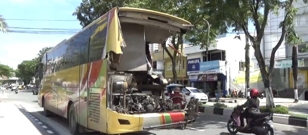 Bus tampak belakang (dok: hlm/katakaltim)