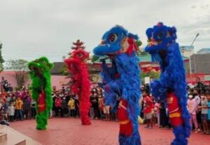 Perayaan Tahun Baru Imlek 2576 Kongzili atau Tahun Baru China 2025 dilaksanakan warga Tionghoa di Kota Balikpapan diwarnai dengan tarian barongsai di Klenteng Satya Dharma atau Guang De Miao Balikpapan, Rabu 29 Januari 2025 (dok: hlm/katakaltim)