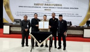 DPRD Kota Balikpapan menggelar rapat paripurna usulan pengesahan pemberhentian Wali Kota Balikpapan masa jabatan 2021-2025 dan pengangkatan Wali Kota serta Wakil Wali Kota terpilih hasil Pemilihan Kepala Daerah (Pilkada) 2024, Rabu 15 Januari 2025. (Dok: hilman/katakaltim)