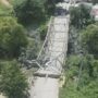 Jembatan Busui di Desa Busui, Kecamatan Batu Sopang, Kabupaten Paser, ambruk setelah ditabrak truk bermuatan semen yang menuju IKN, Kamis 16 Januari 2025 sekitar pukul 02.14 WITA lalu. (Dok: prokopimpaser)