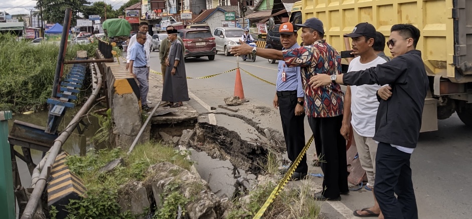 Pihak PUPR dan BPBD Samarinda tinjau lokasi (dok: galang/katakaltim)