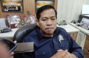 Wakil Ketua Komisi I DPRD Balikpapan, Simon Sulean saat ditemui awak media di ruangannya. (Dok: hlm/katakaltim)